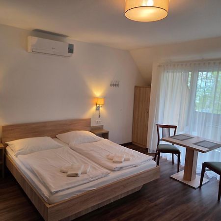 Adam Apartmanhaz Siófok Exteriör bild
