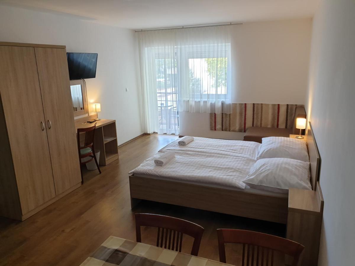 Adam Apartmanhaz Siófok Exteriör bild