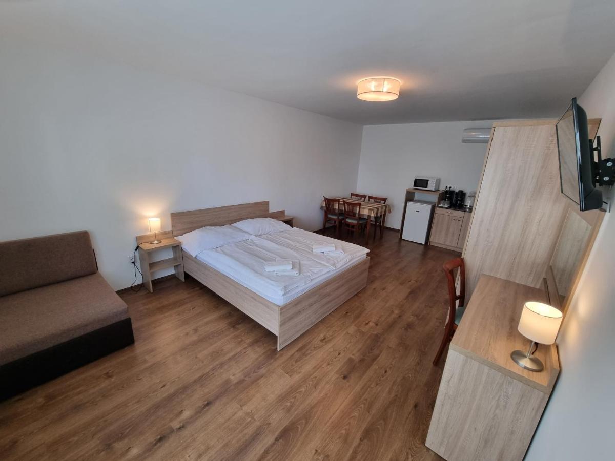 Adam Apartmanhaz Siófok Exteriör bild