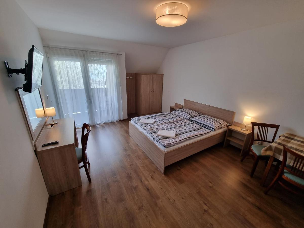 Adam Apartmanhaz Siófok Exteriör bild
