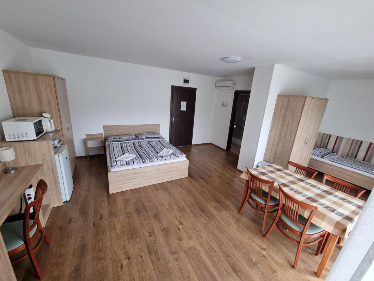 Adam Apartmanhaz Siófok Exteriör bild