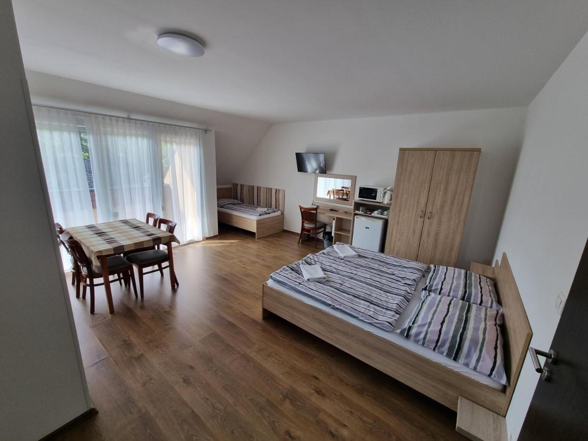 Adam Apartmanhaz Siófok Exteriör bild