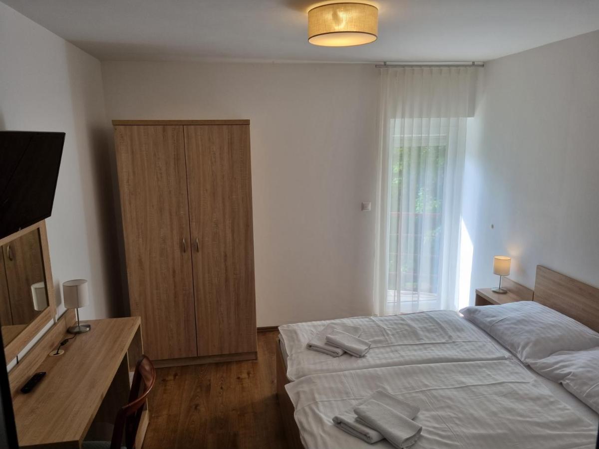 Adam Apartmanhaz Siófok Exteriör bild