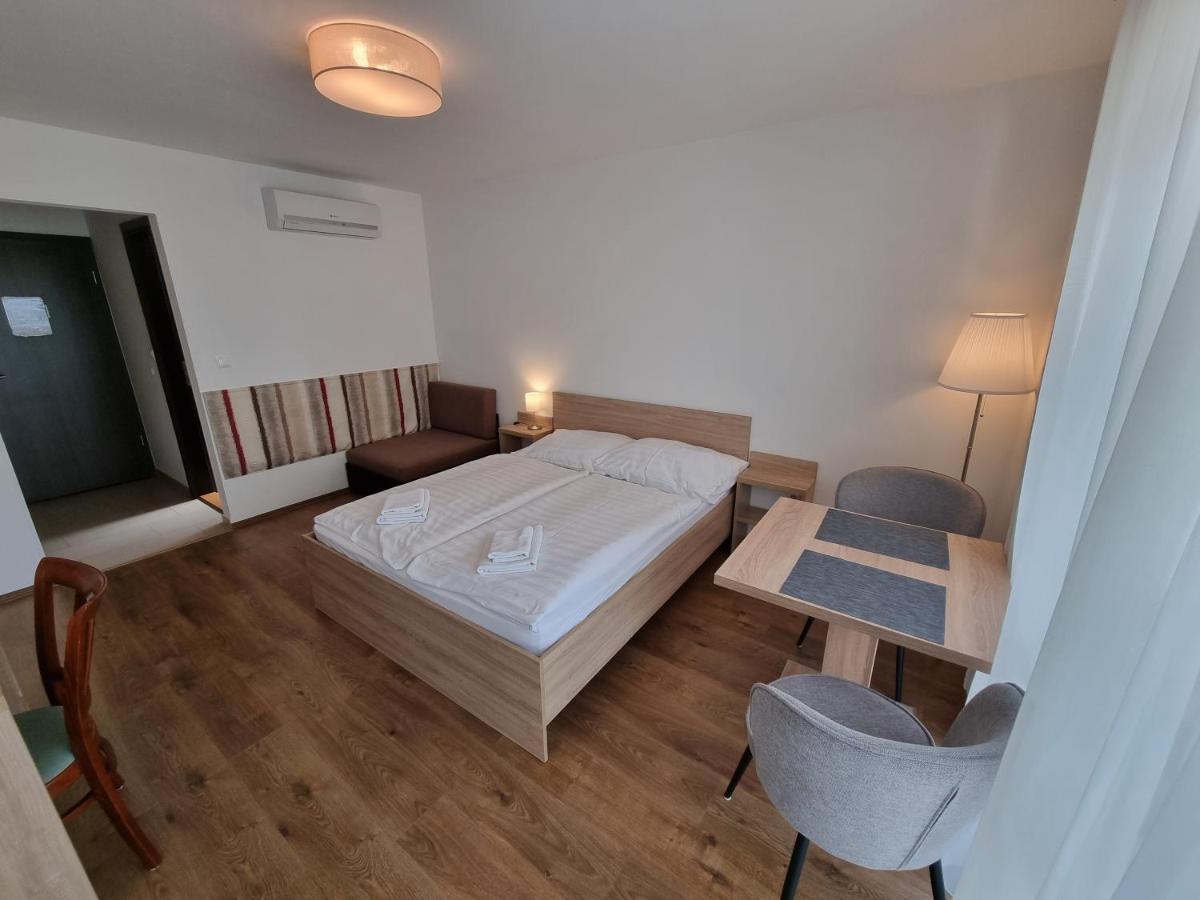 Adam Apartmanhaz Siófok Exteriör bild