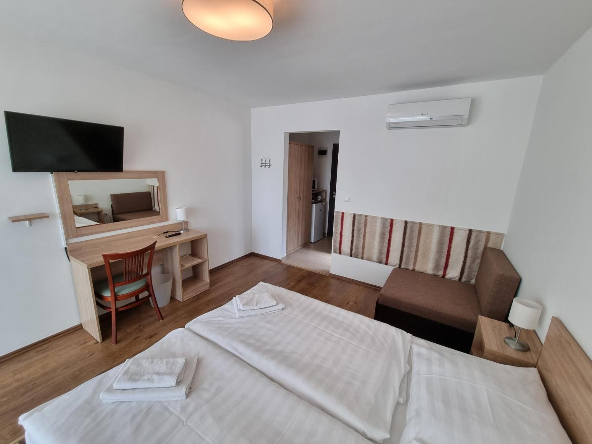 Adam Apartmanhaz Siófok Rum bild