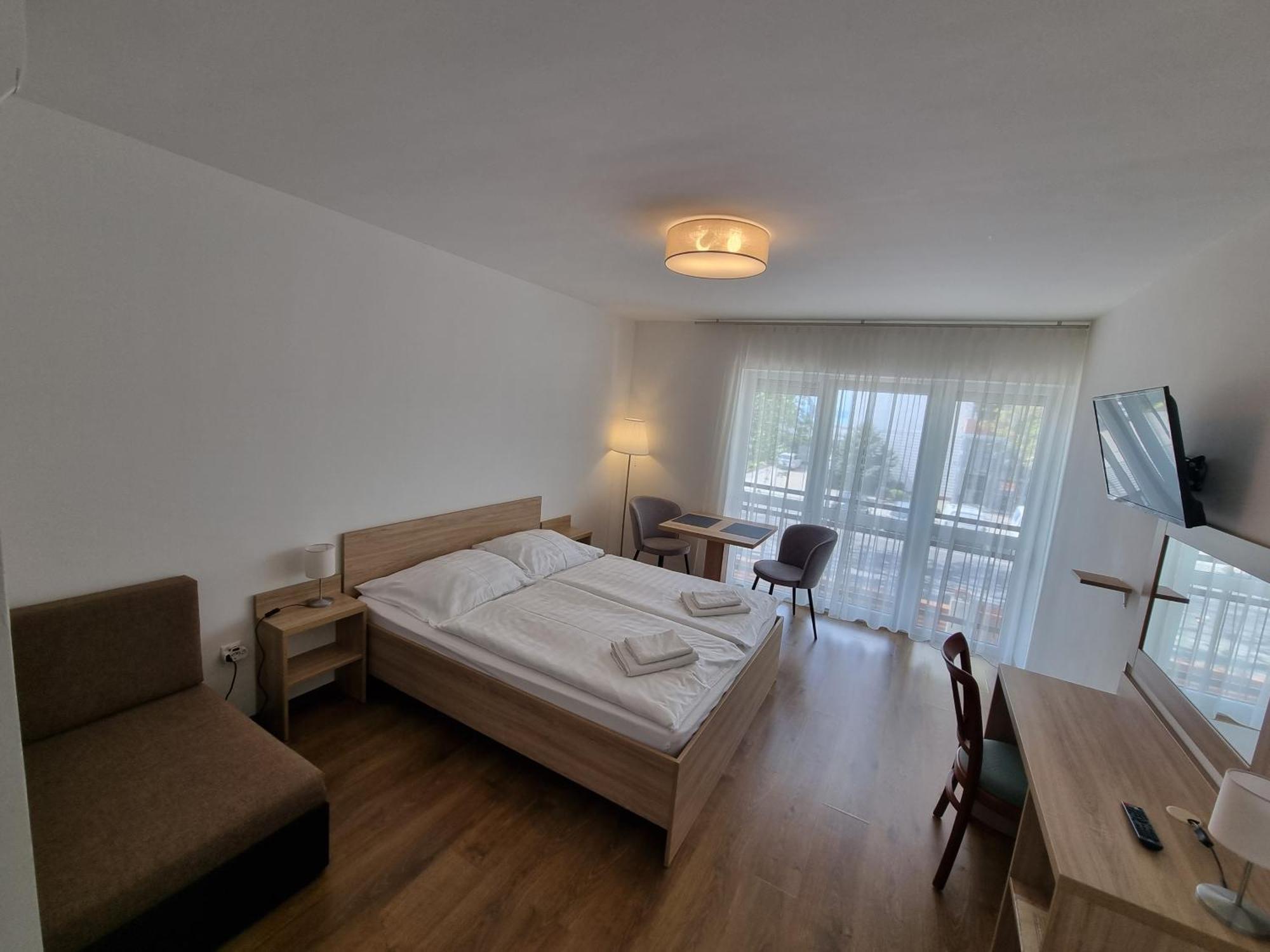 Adam Apartmanhaz Siófok Rum bild