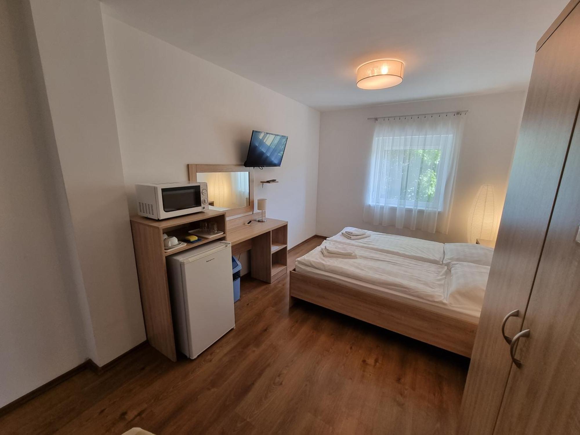 Adam Apartmanhaz Siófok Rum bild