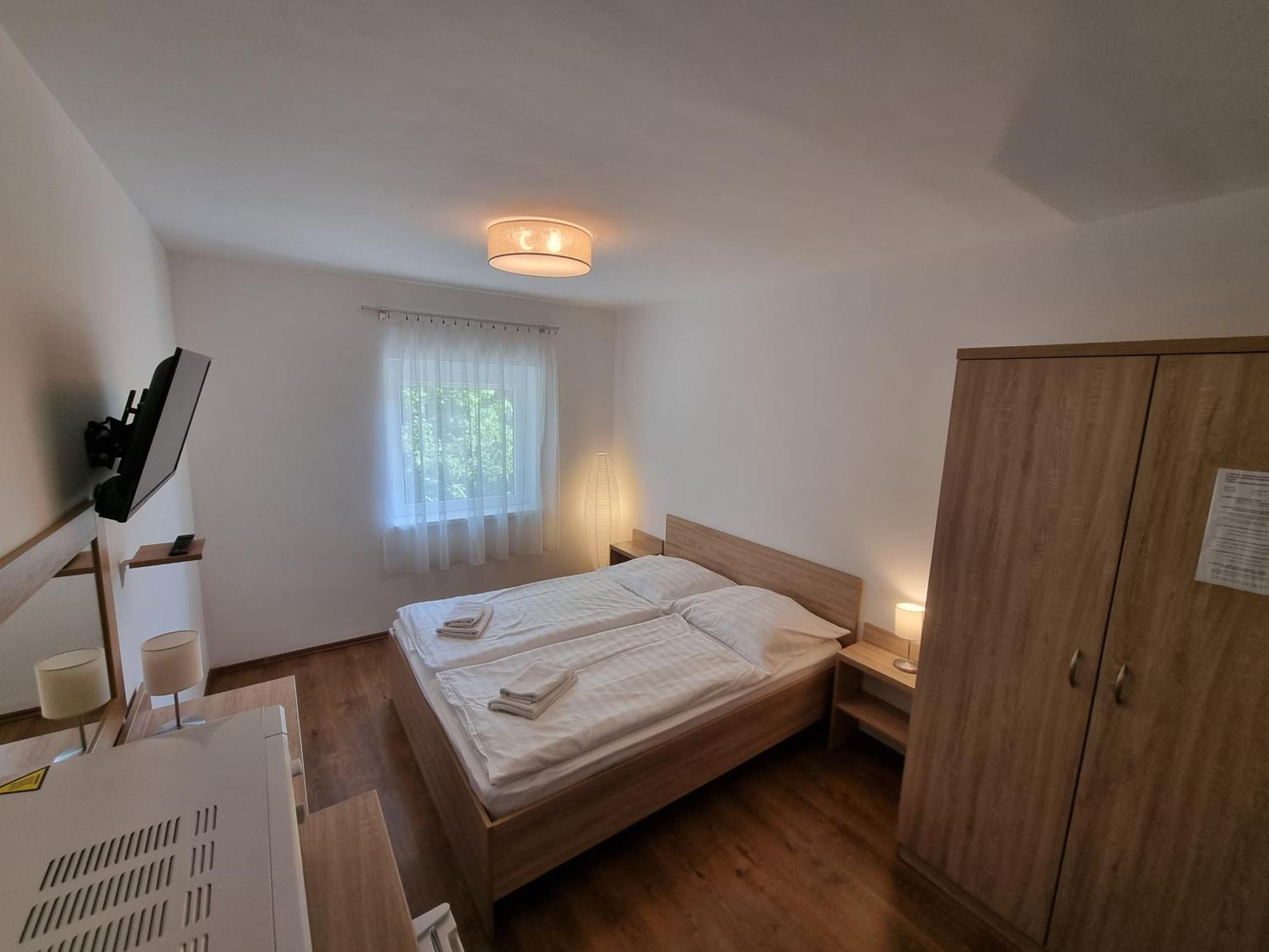Adam Apartmanhaz Siófok Rum bild