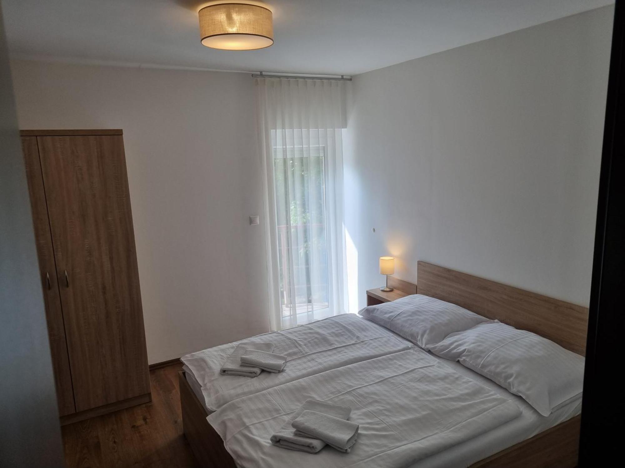Adam Apartmanhaz Siófok Rum bild