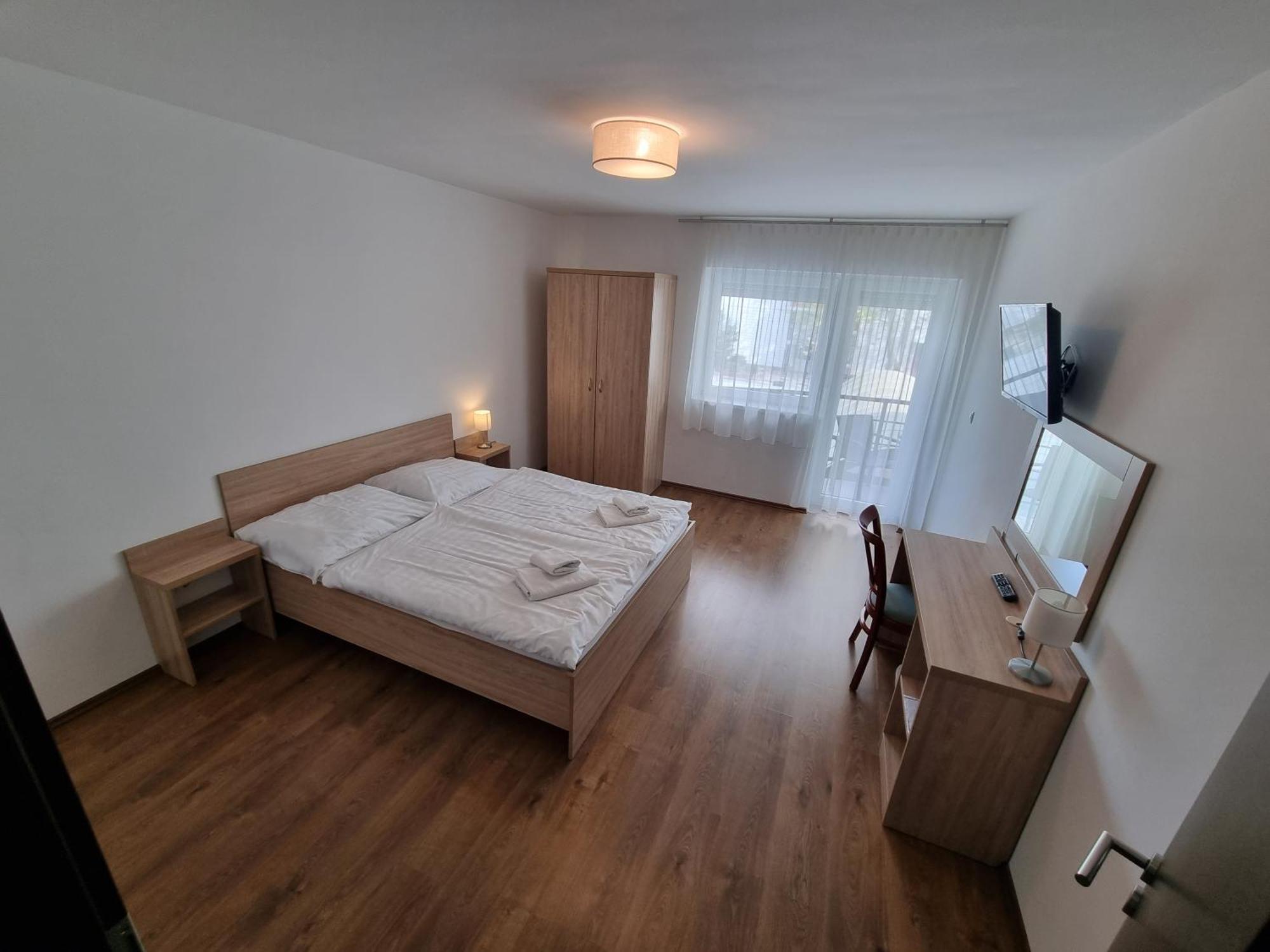 Adam Apartmanhaz Siófok Rum bild