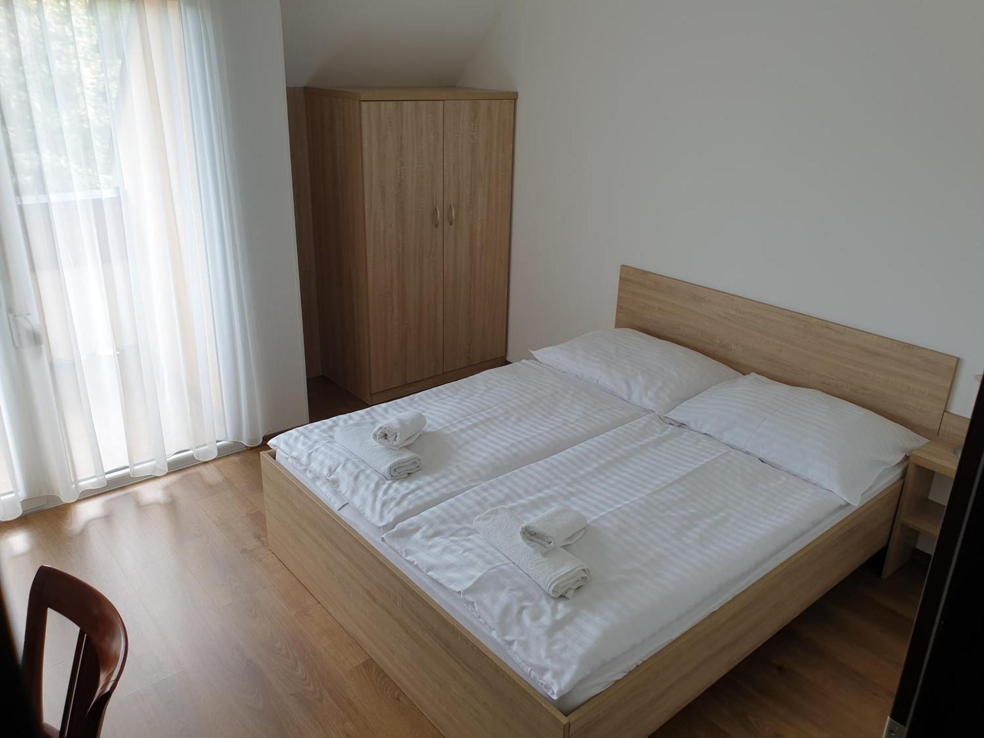 Adam Apartmanhaz Siófok Rum bild