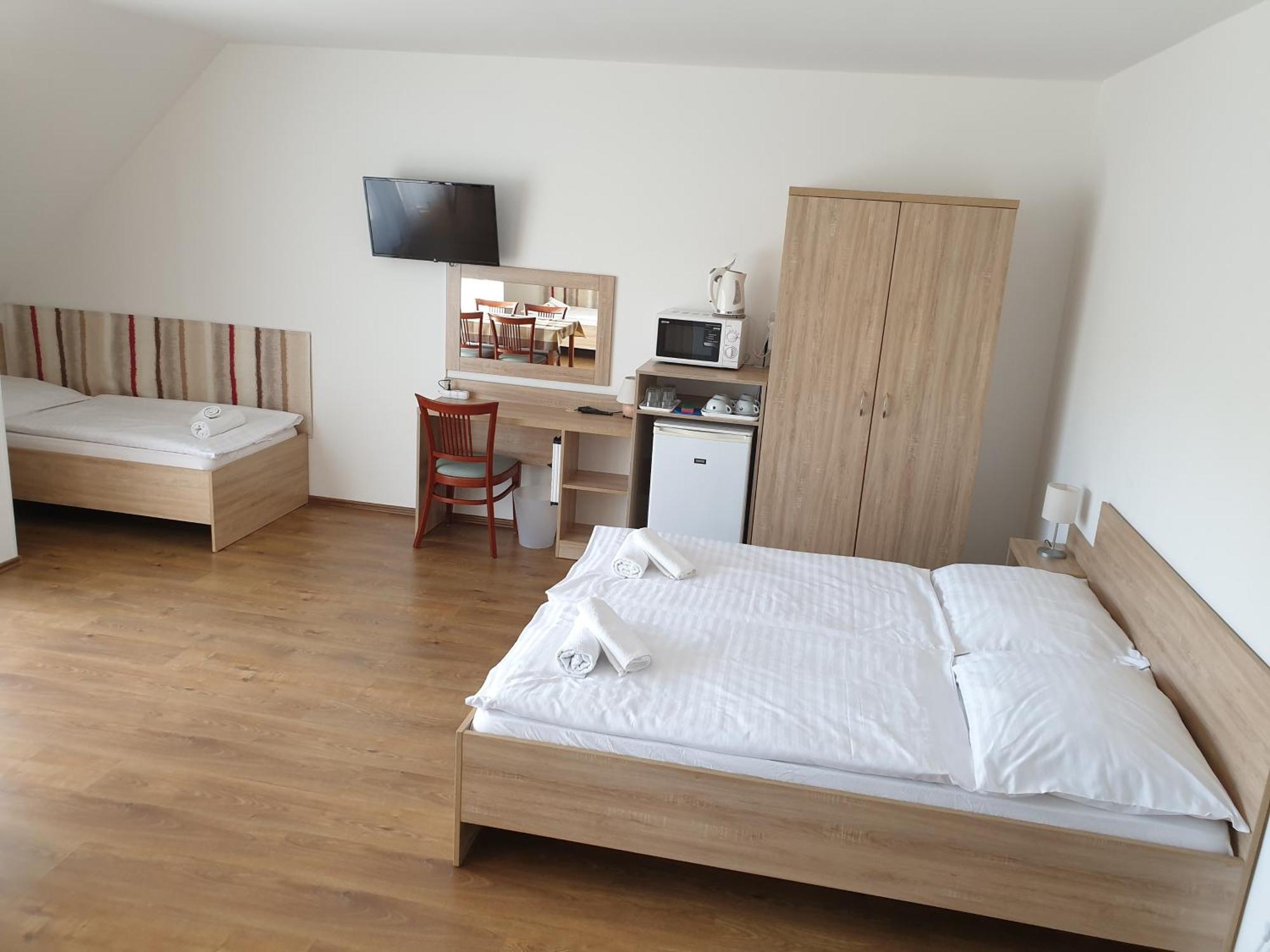 Adam Apartmanhaz Siófok Rum bild
