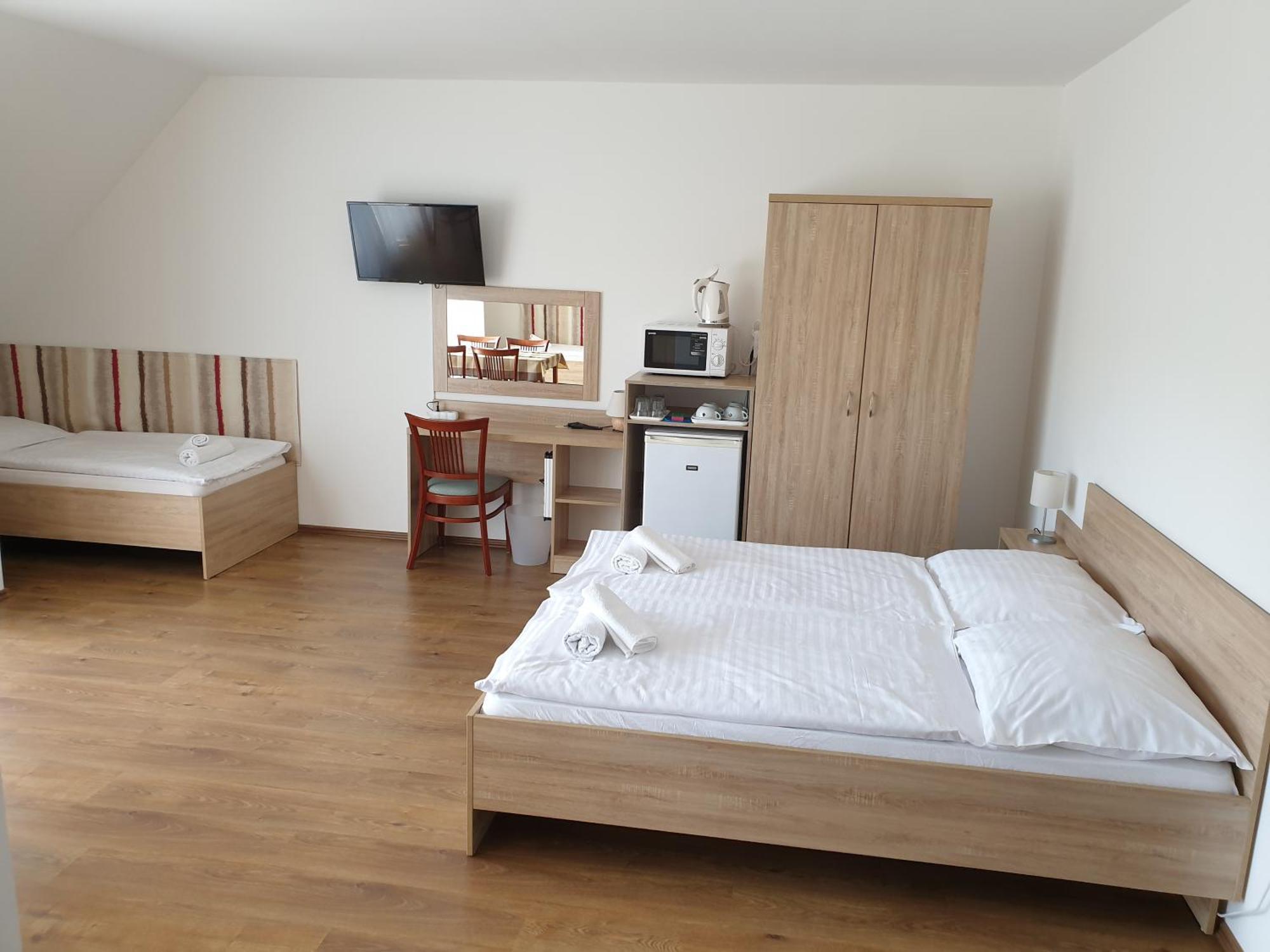Adam Apartmanhaz Siófok Rum bild