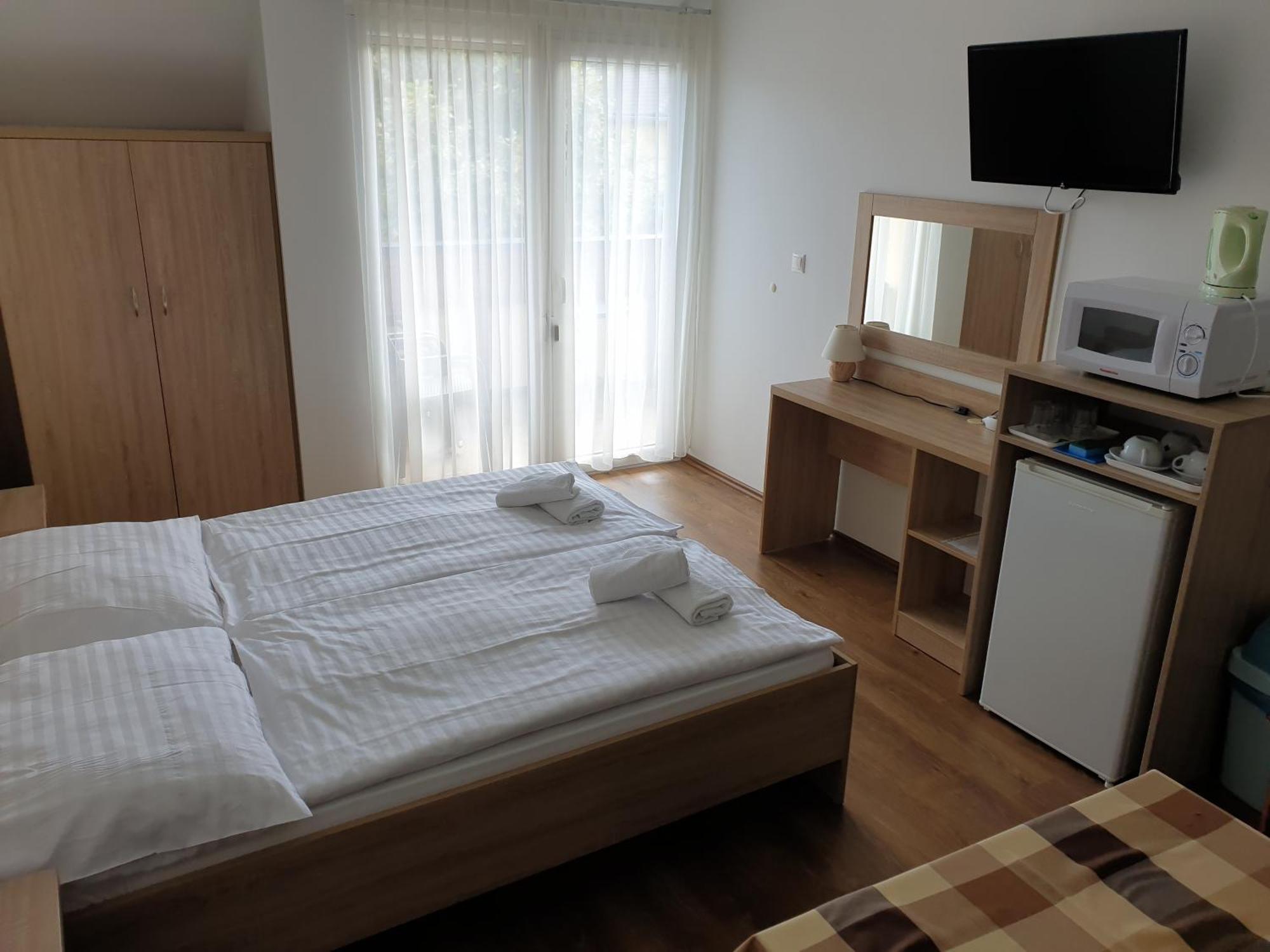 Adam Apartmanhaz Siófok Rum bild