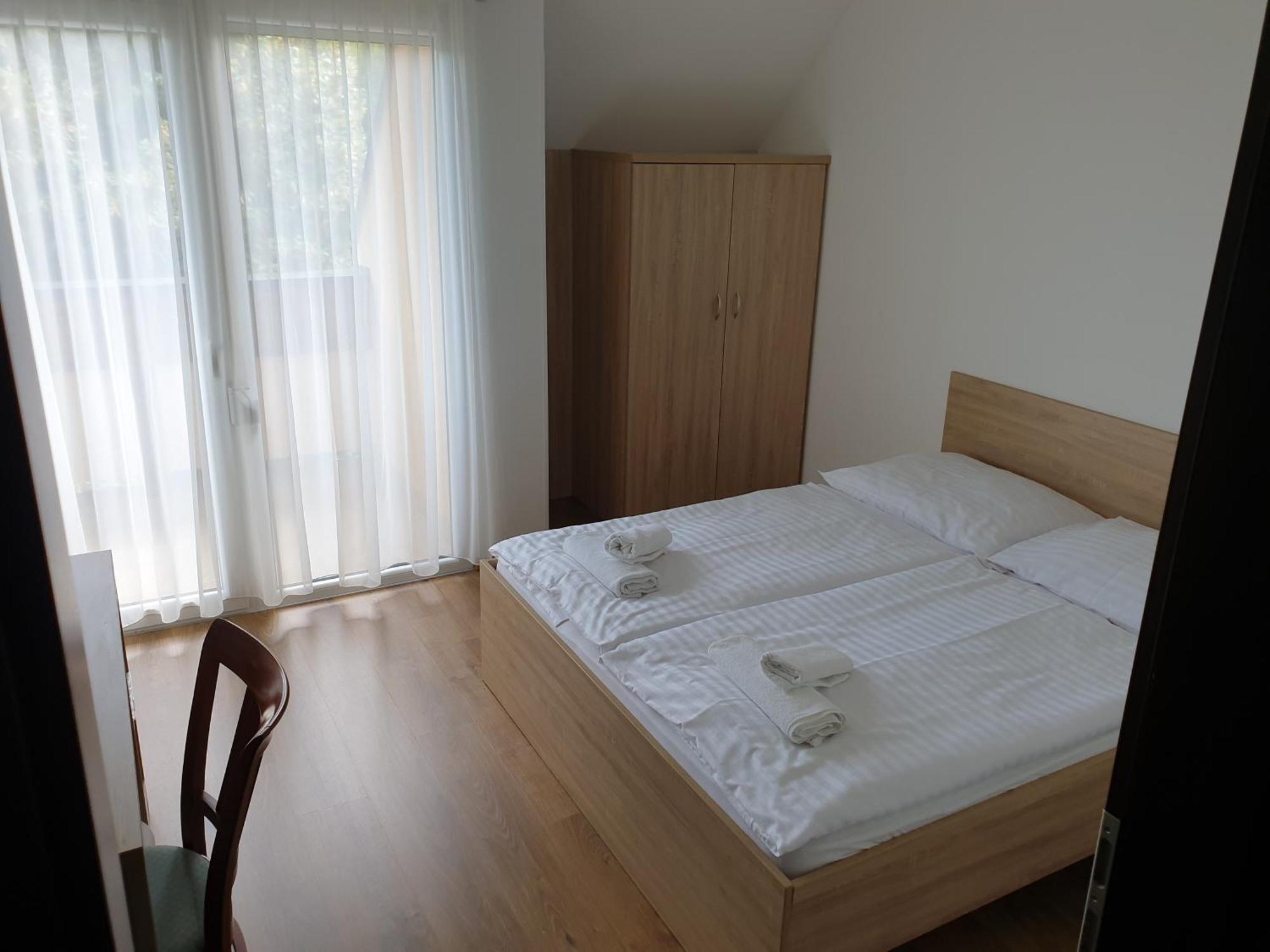 Adam Apartmanhaz Siófok Rum bild