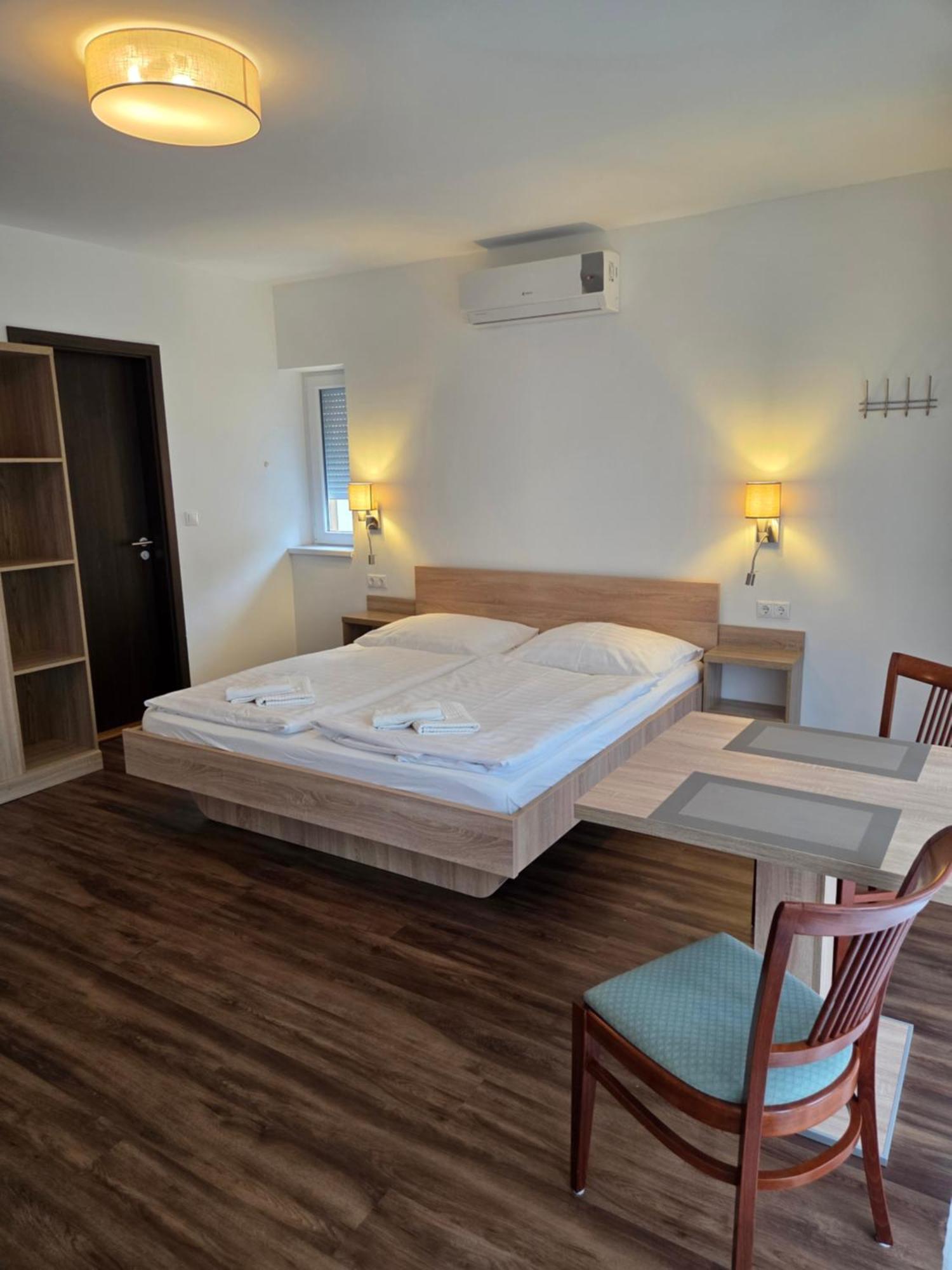 Adam Apartmanhaz Siófok Exteriör bild