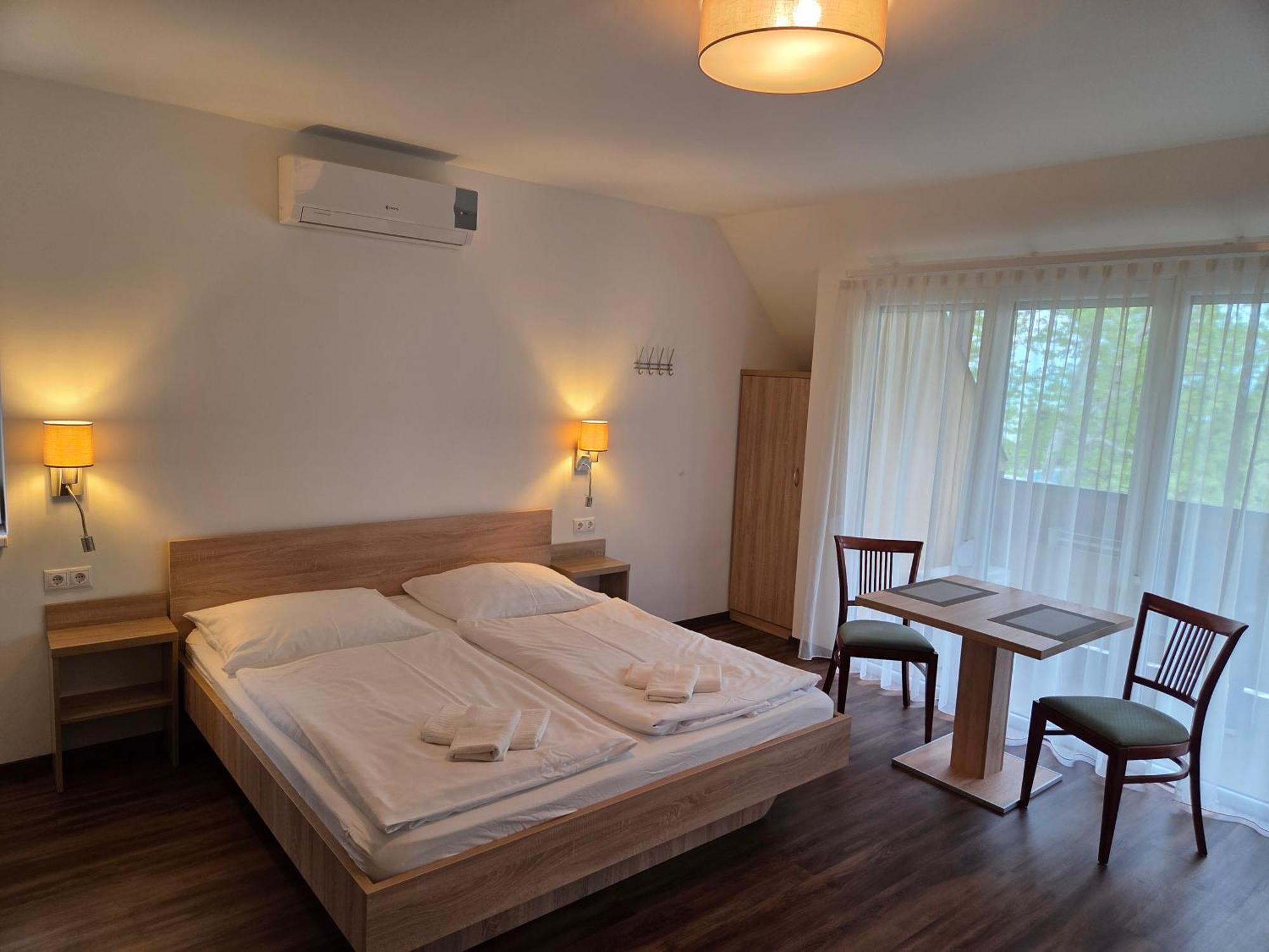Adam Apartmanhaz Siófok Exteriör bild
