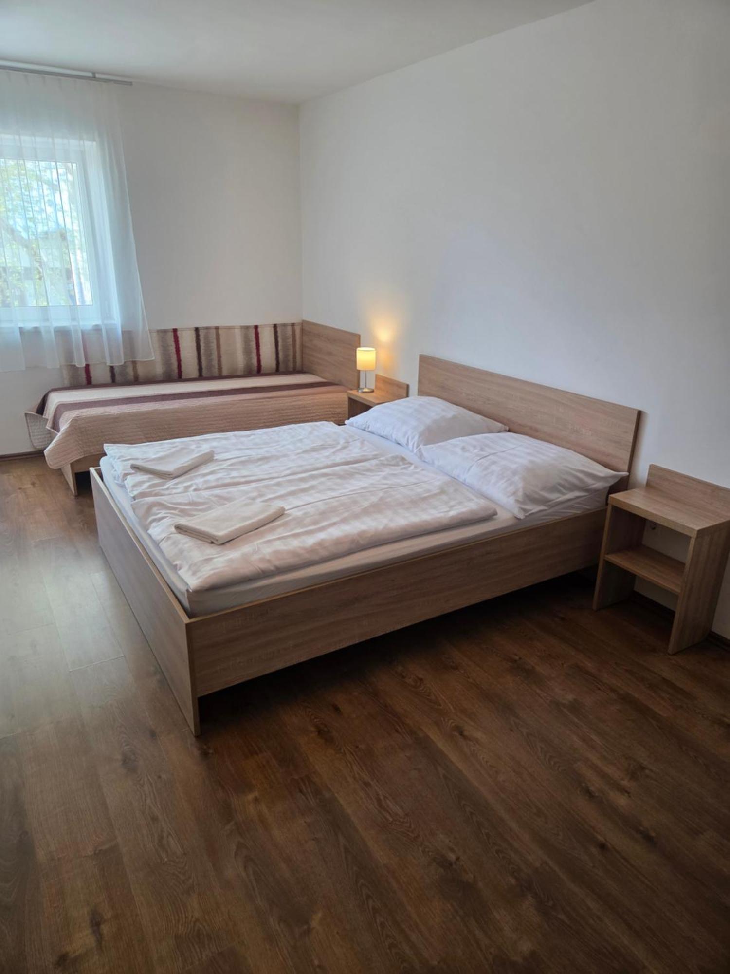 Adam Apartmanhaz Siófok Exteriör bild