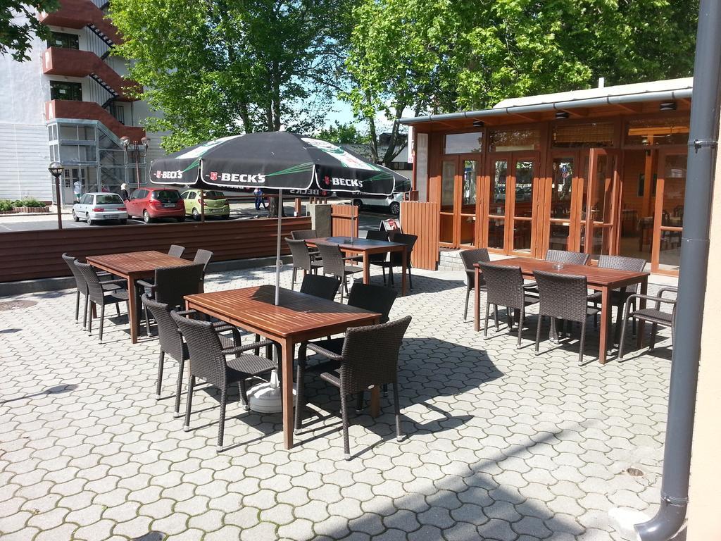 Adam Apartmanhaz Siófok Exteriör bild